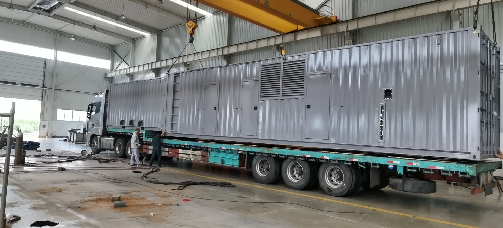 1200KW玉柴集裝箱式柴油發(fā)電機組現場完美交付